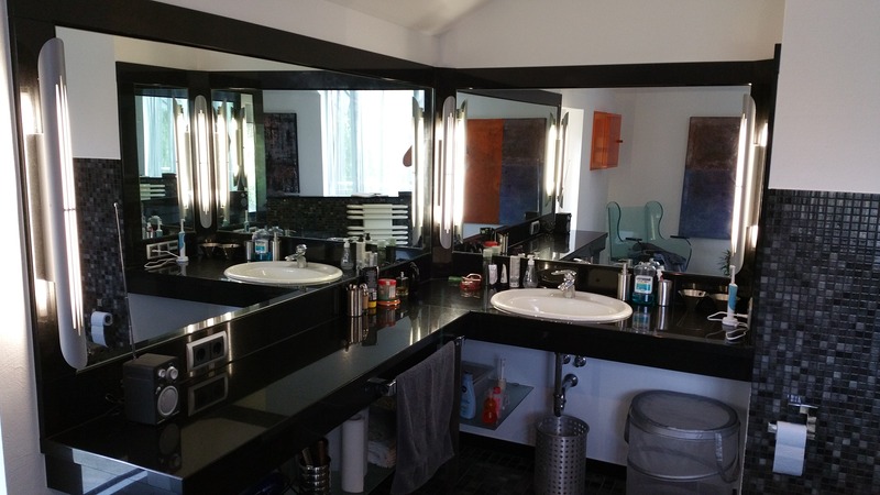 Hier ist das Bad zu sehen, bevor es mit Beton Cire verschönert wurde.