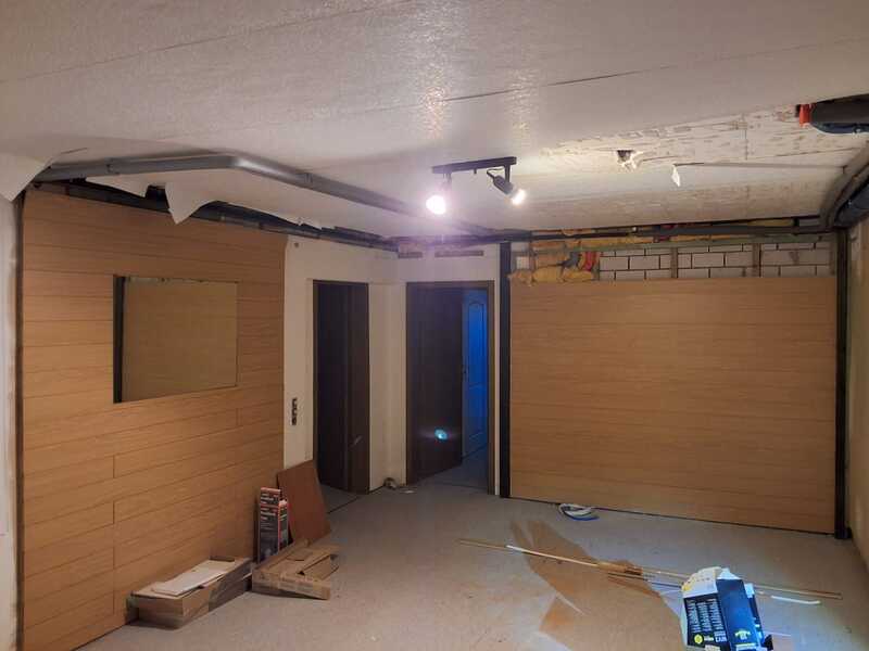 Trockenbau-Arbeiten im Hausflur, vorher.