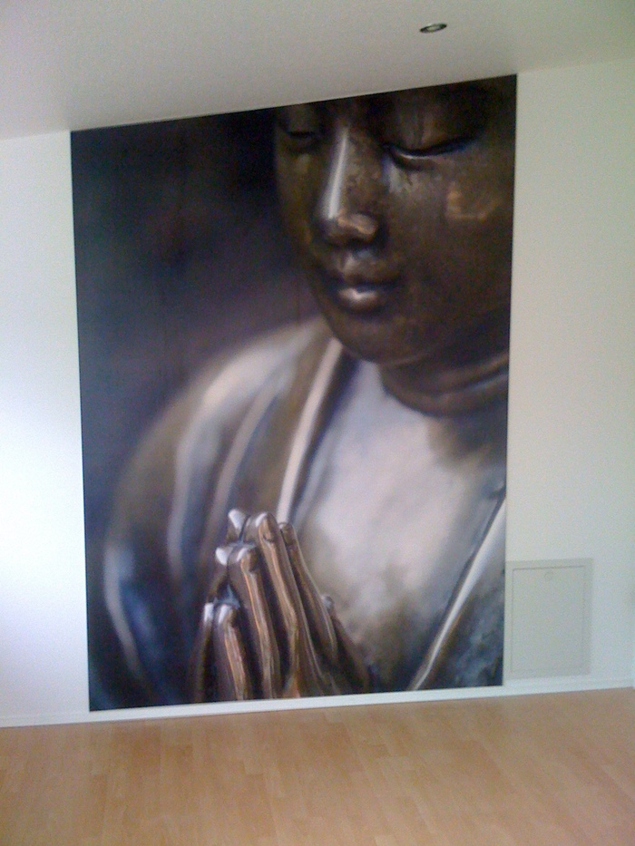 Buddha-Tapete im Yoga Studio.
